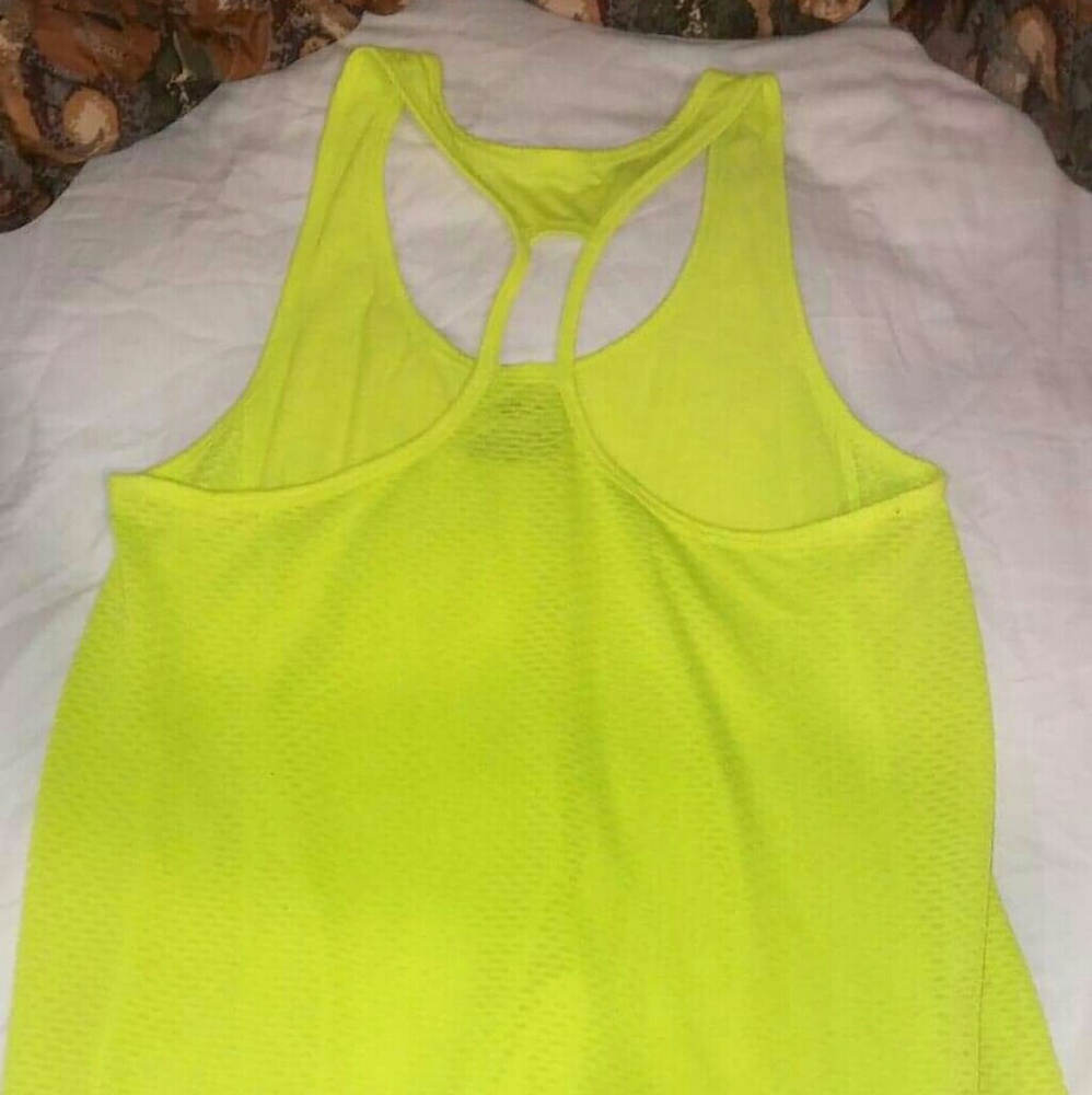 3/$15 Razorback tank top - Picture 2 of 3